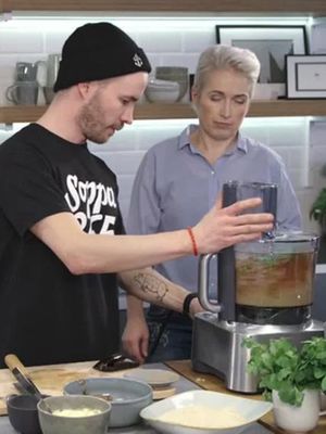 51 - Kasvispihvit & munakoisomajoneesi pitaleivän kera