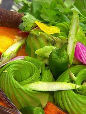 Miran lounaalla maistellaan kasvisherkkuja kolmessa kattauksessa!