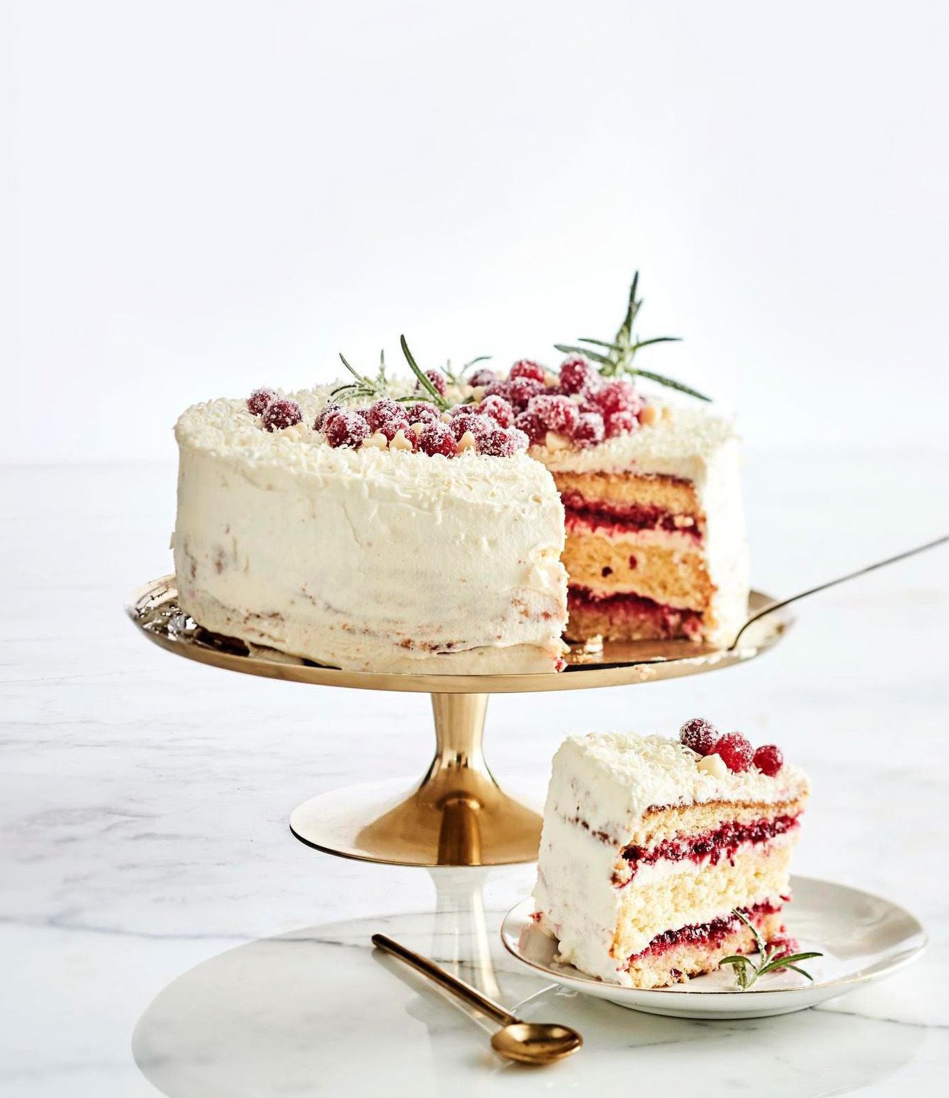 Karpalo-valkosuklaakakku.